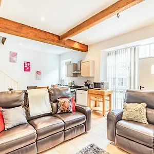Shire - Uk37451 Holiday home